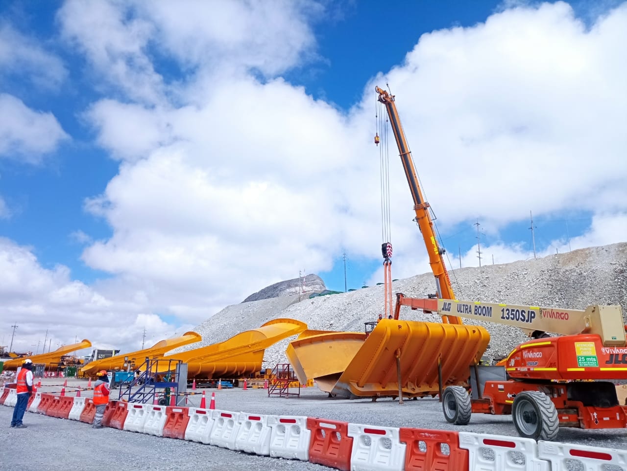 Dump body assembly